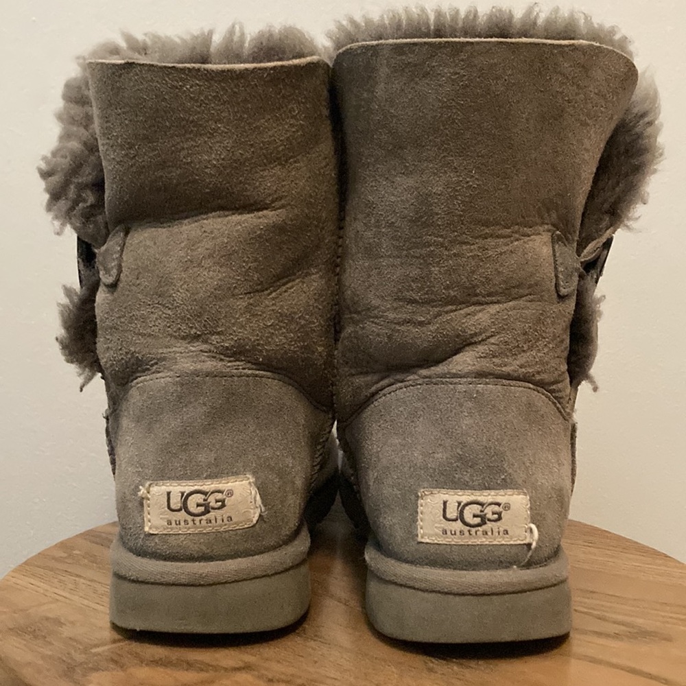 Ugg Bailey Button Gray Size 7 - image 4